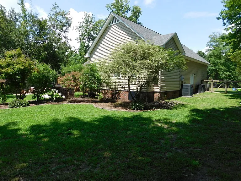 300 Taliaferro Ln — Photo 48