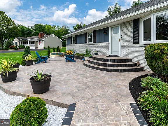 3rd image of 6 Morningside Dr