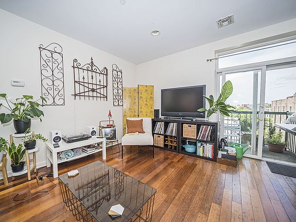 3rd image of 442 S 5th St #5B