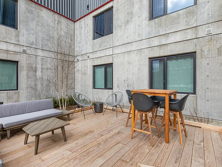 RUTLEDGE FLATS APARTMENTS — Photo 9