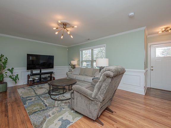 3rd image of 538 S Main St