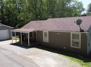 423 Perry Ln, Zanesville, OH 43701