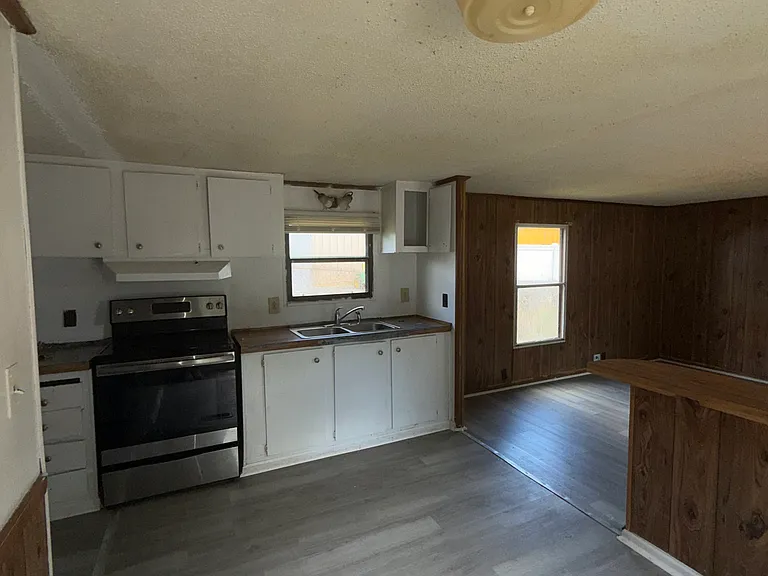 115 Goddard Ln — Photo 7