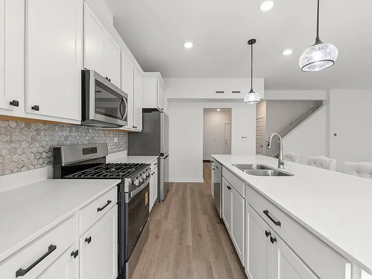 1733 Stable Ln — Photo 9