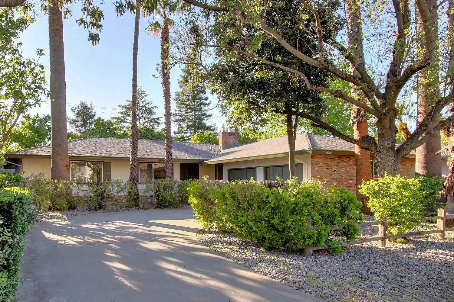 5 bed, 2066 sqft, $1,000 — Photo 1