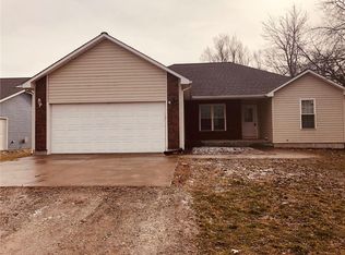 113 E Central St, Mayetta, KS 66509