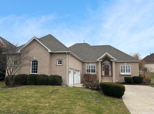 110 N Buckingham Dr, Sugar Grove, IL 60554