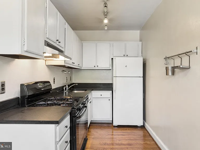 715 S Washington St #C11 — Photo 9