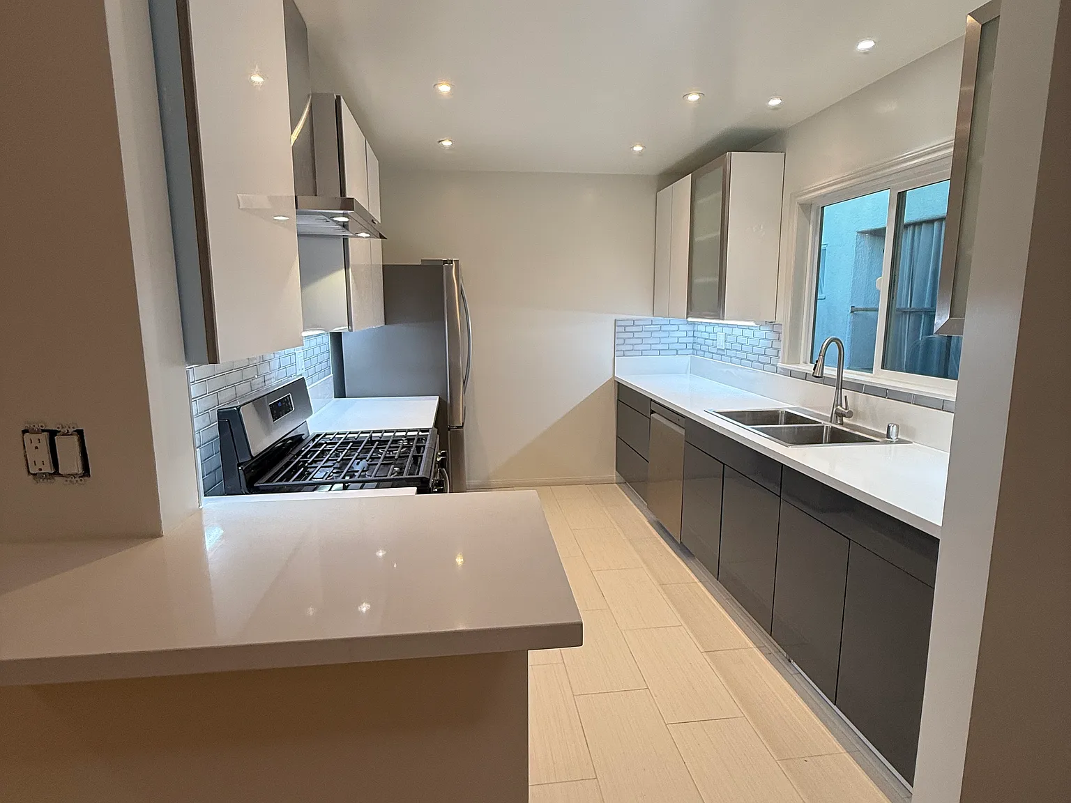 2 bed, 800 sqft, $2,695 — Photo 3