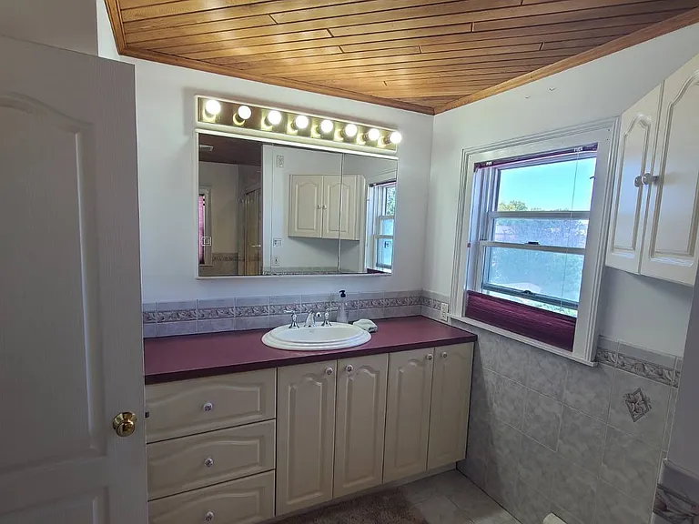 3591 Merrick Rd — Photo 8