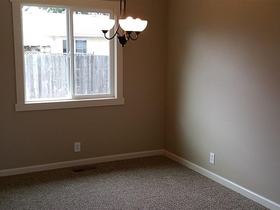 3rd image of 4731 Siesta Ct NE