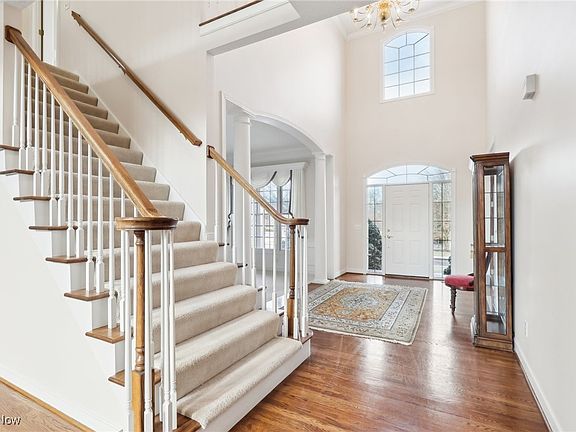 3rd image of 540 Oakmont Ln