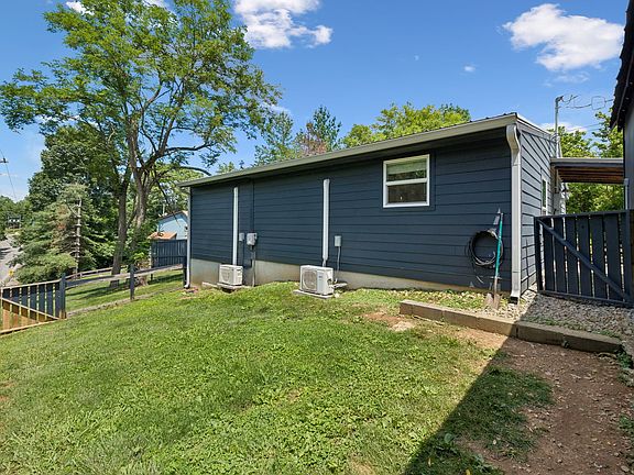5th image of 150 Crawford Hill Rd