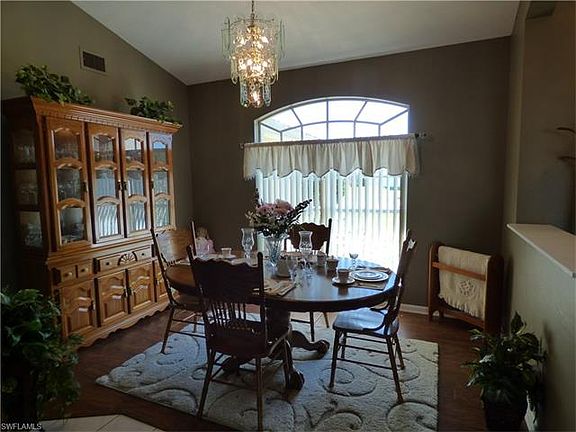 5th image of 1535 Crestwood Cir N