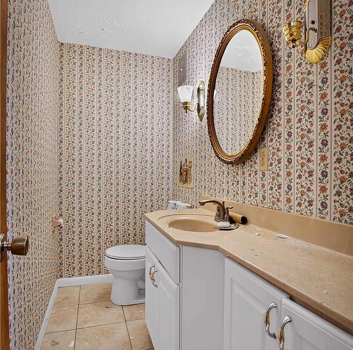 19th image of 121 Kittanning St