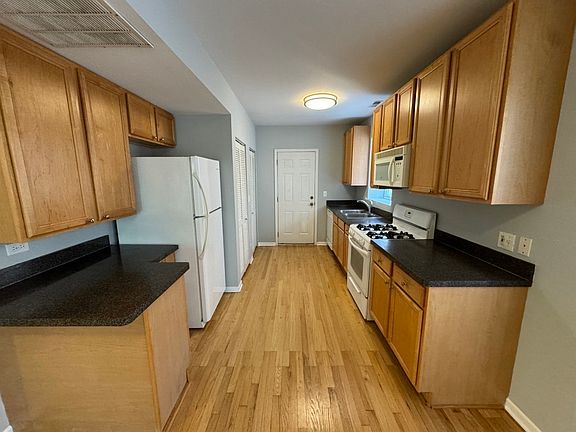 4th image of 2314 W Rosemont Ave APT 2