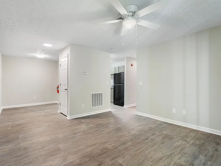 Salem Chase Apartments — Photo 17