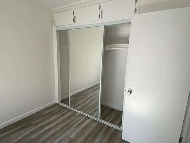 13759 Oxnard St — Photo 20