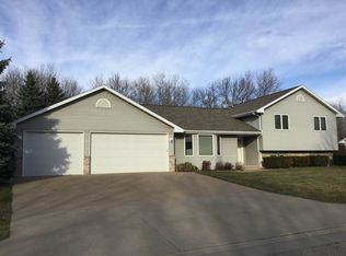 108 Lamine Ln, Combined Locks, WI 54113