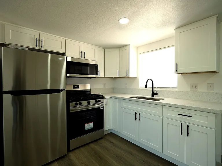 1006 Beverly Rd — Photo 2