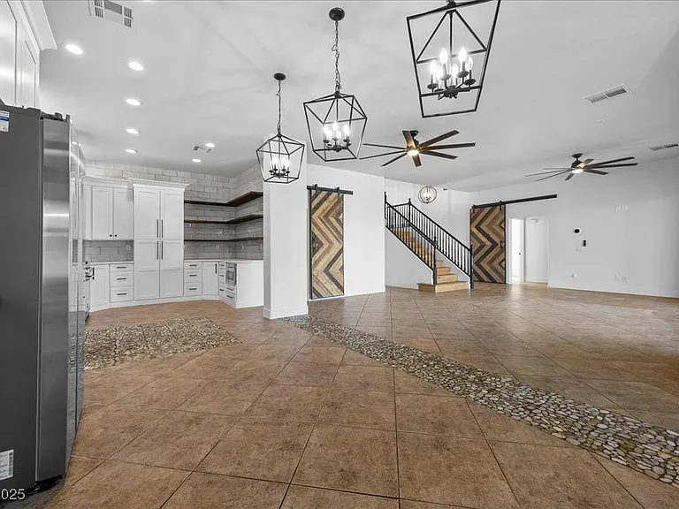 6332 Peggotty Ave — Photo 7