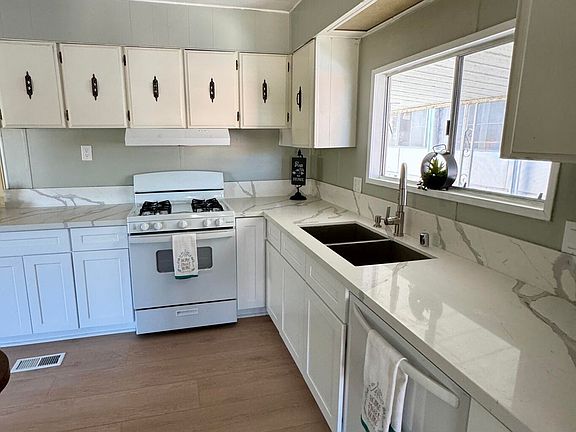 2nd image of 44 Saint Charles Ct #44
