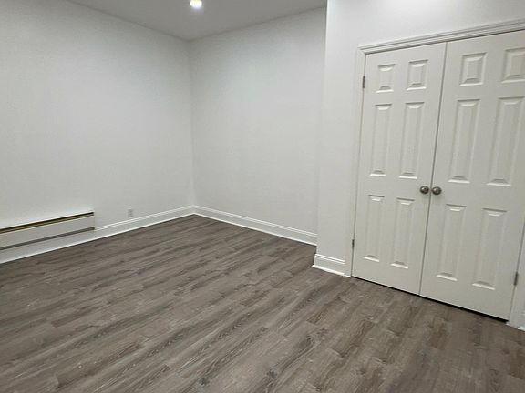 3rd image of 1332 Commerce Ave Frnt 2