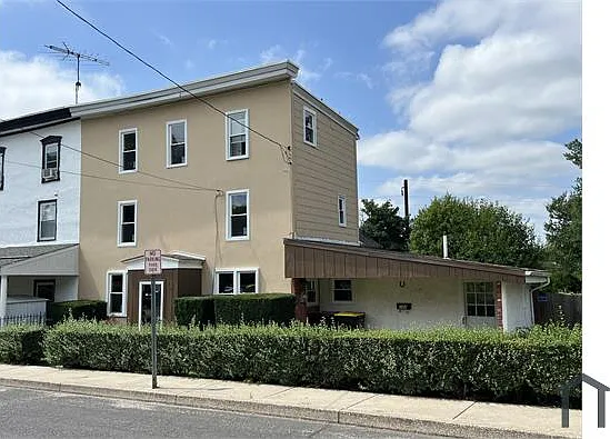 304 E Montgomery Ave — Photo 1