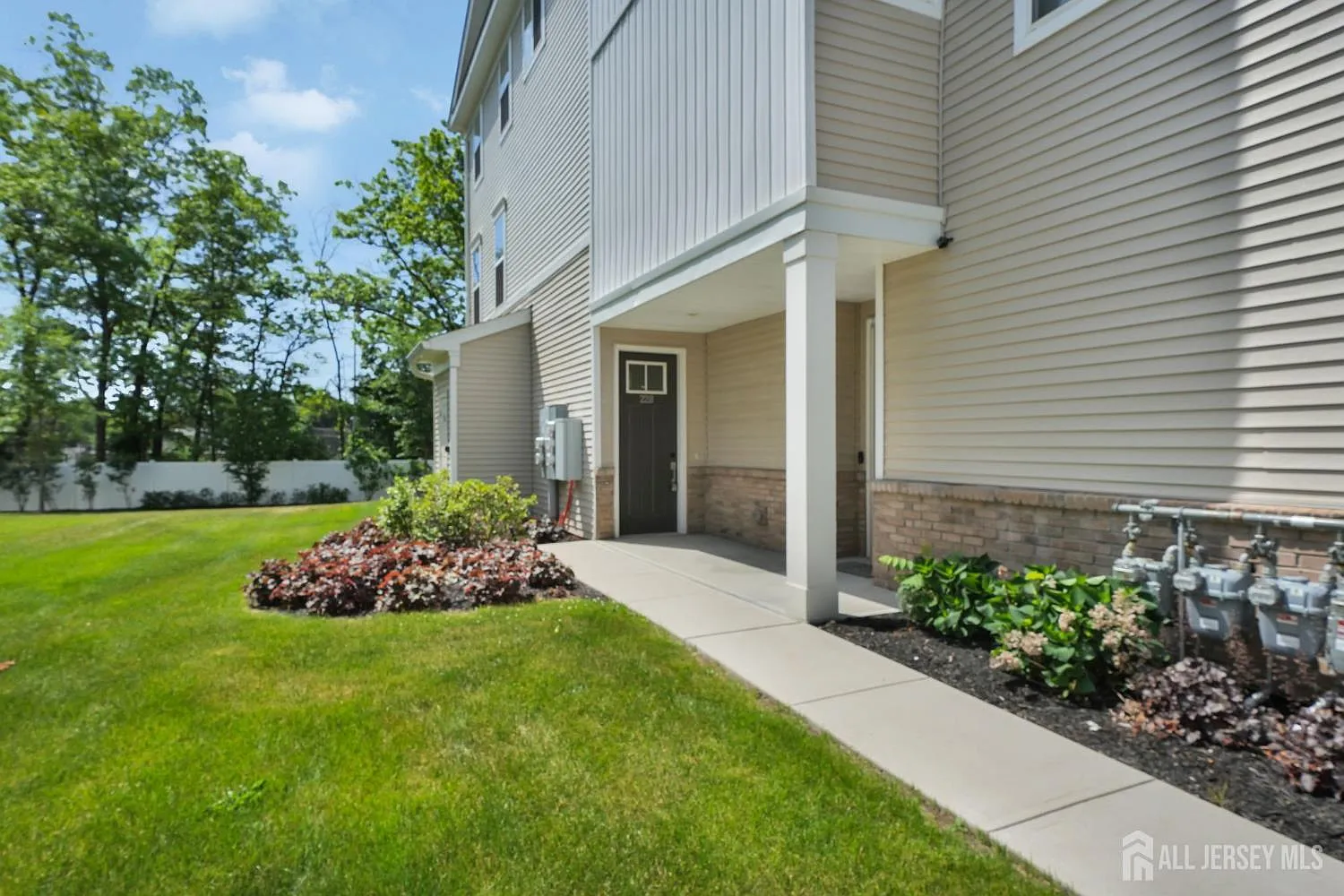 2 bed, 3.0 bath, $3,400 — Photo 2