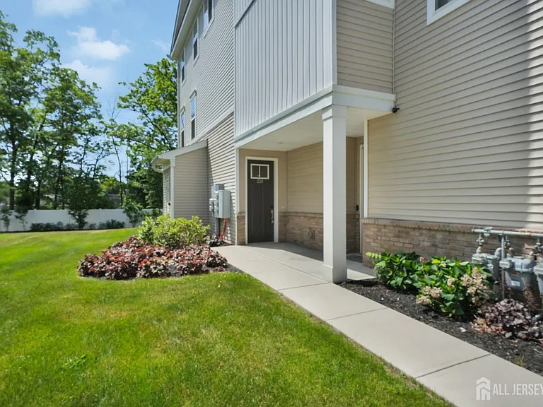 228 Park Ln — Photo 2