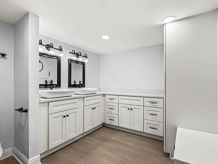 5945 Parkwalk Dr — Photo 23