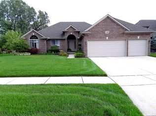 21688 Pine Cone Dr, Macomb, MI 48042