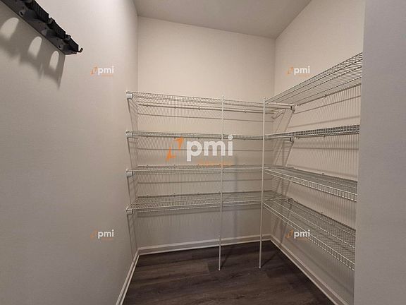 4th image of 1081 Coldwater Dr