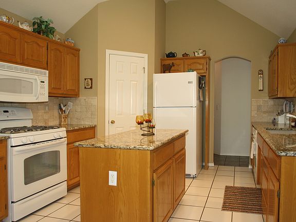  Island, walk-in pantry