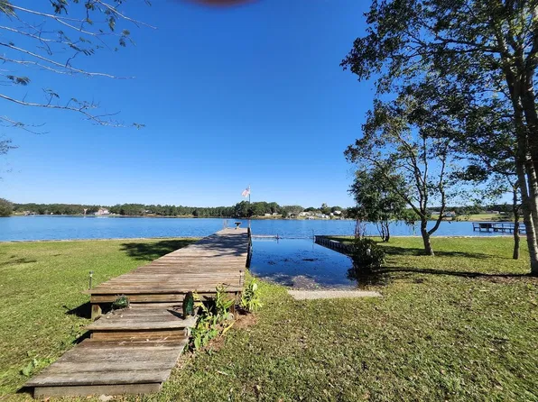 821 Paradise Island Dr, Defuniak Springs, FL 32433