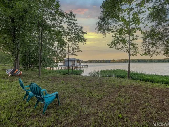 1054 Granite Hall Dr, Boydton, VA 23917