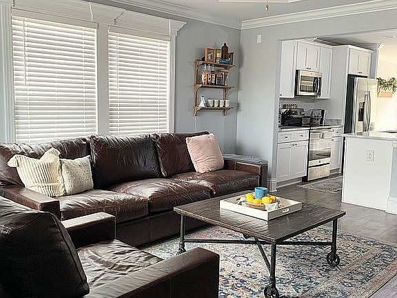3rd image of 172 Juniper Dr