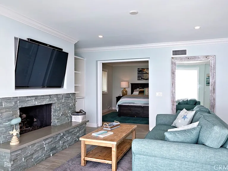 1249 Ocean Front #D — Photo 6
