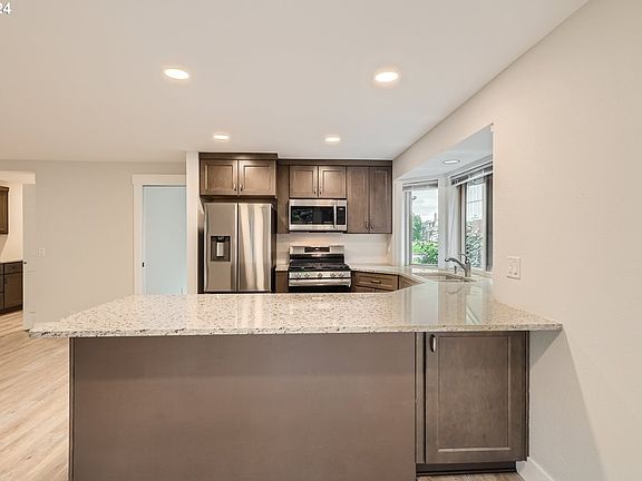 5th image of 15606 SE 23rd St