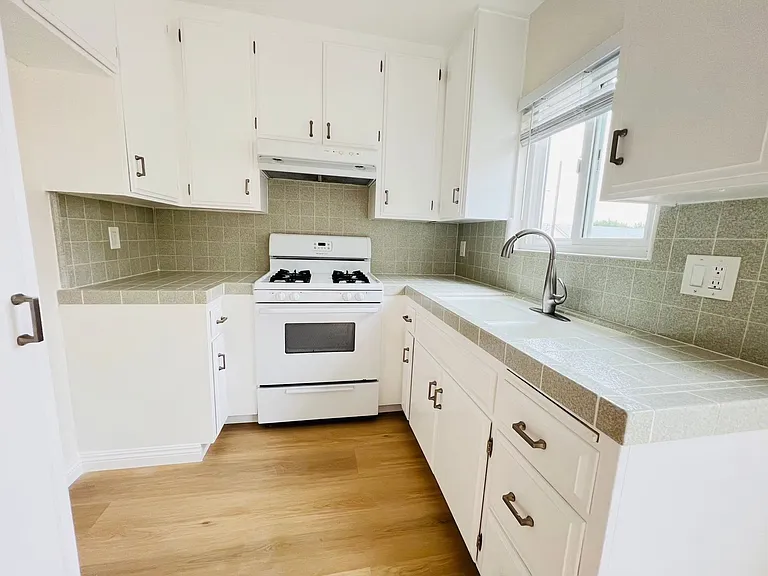 905 S Cabrillo Ave — Photo 7