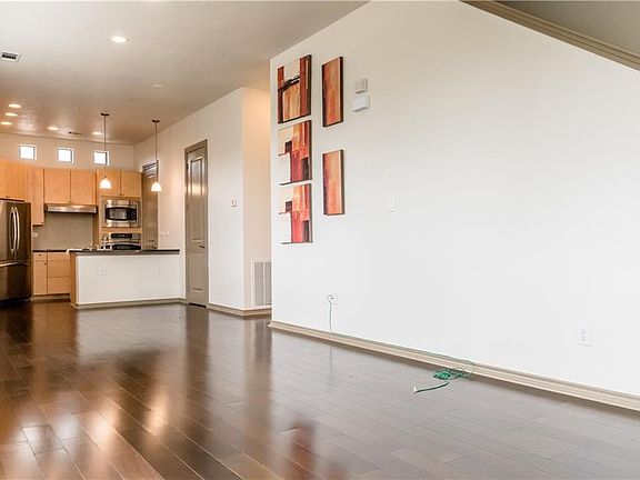 3rd image of 1201 Beaconsfield Ln