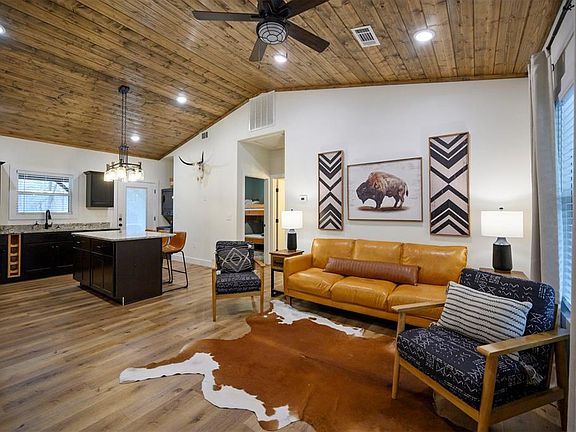 3rd image of 85 Alexis Ln