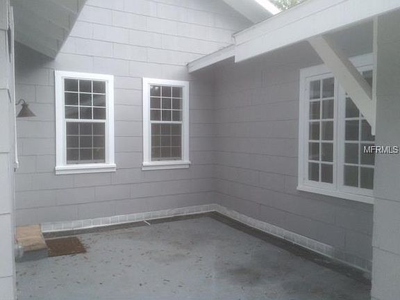 5th image of 900 Vermont Ave