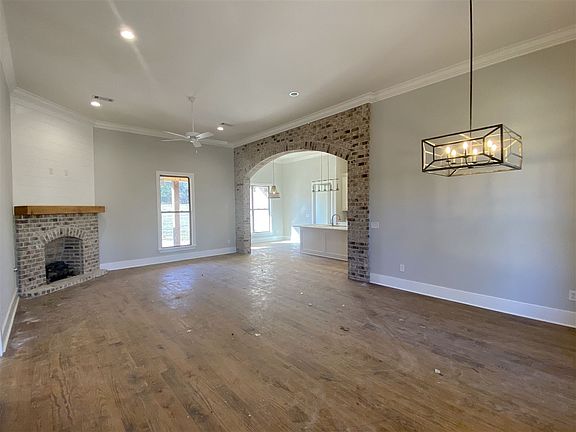 5th image of 365 Driftwood Ln