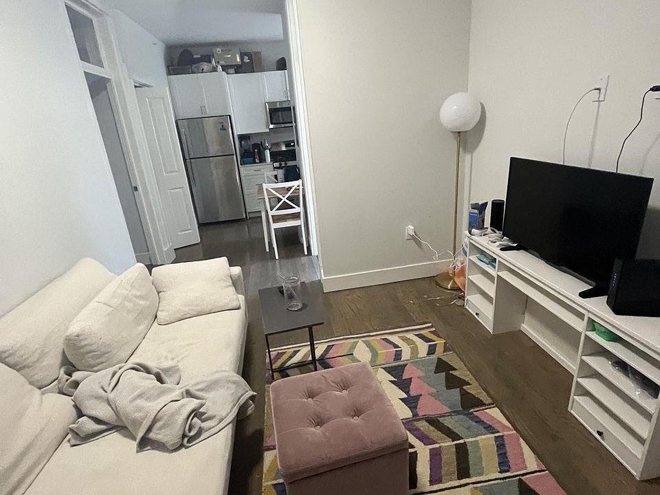 2nd image of 99 Queensberry St #A
