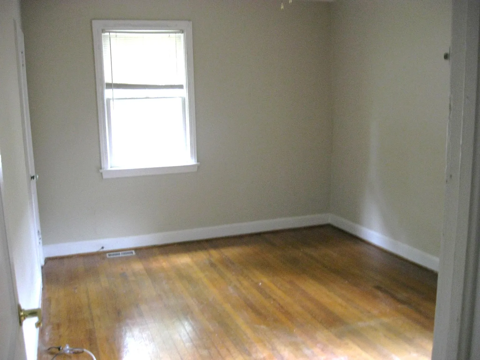 4 bed, 1900 sqft, $2,400 — Photo 3