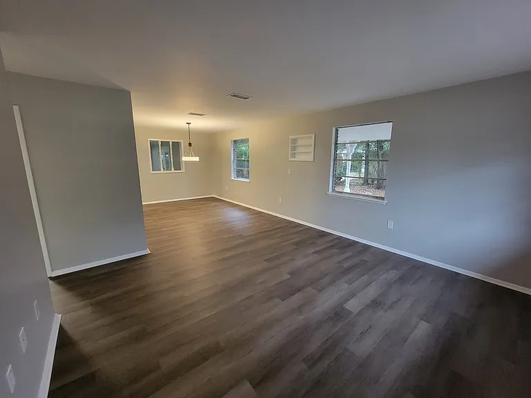 2610 Demaret Dr — Photo 14