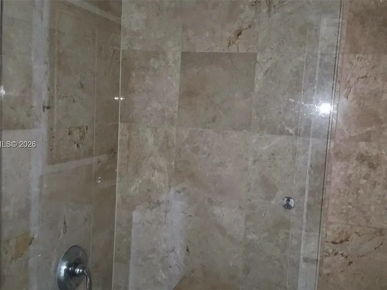 1800 N Bayshore Dr #3310 — Photo 9