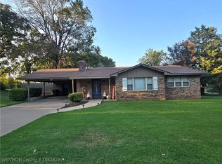 1705 E Fryar Dr, Sallisaw, OK 74955