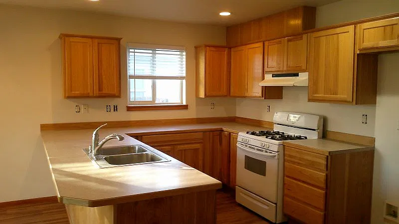 3 bed, 2.5 bath, 1500 sqft, $2,100 — Photo 3